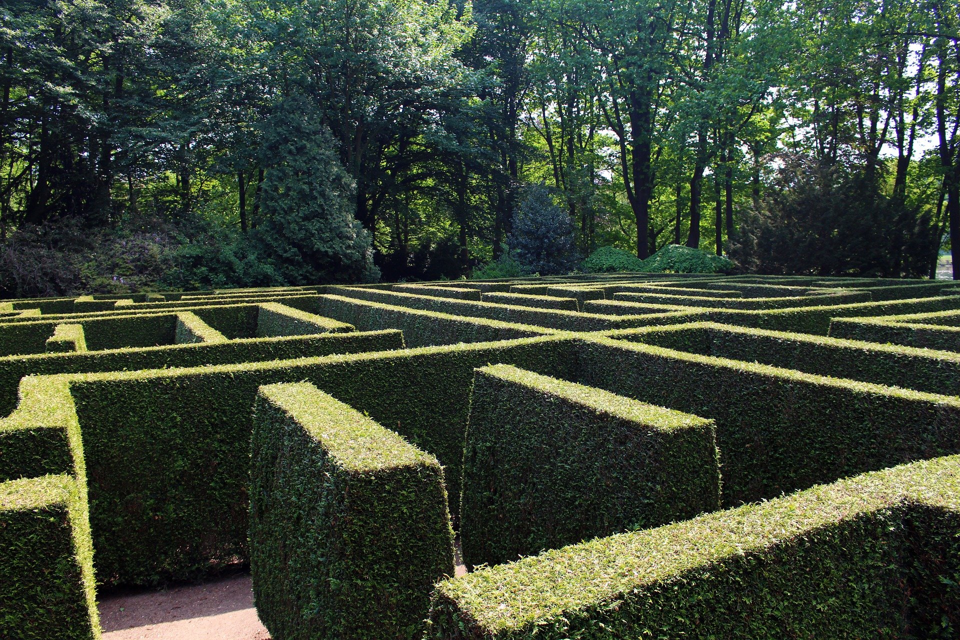 labyrinth-1661038_1920